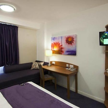 Premier Inn กรีน็อค ภายนอก รูปภาพ