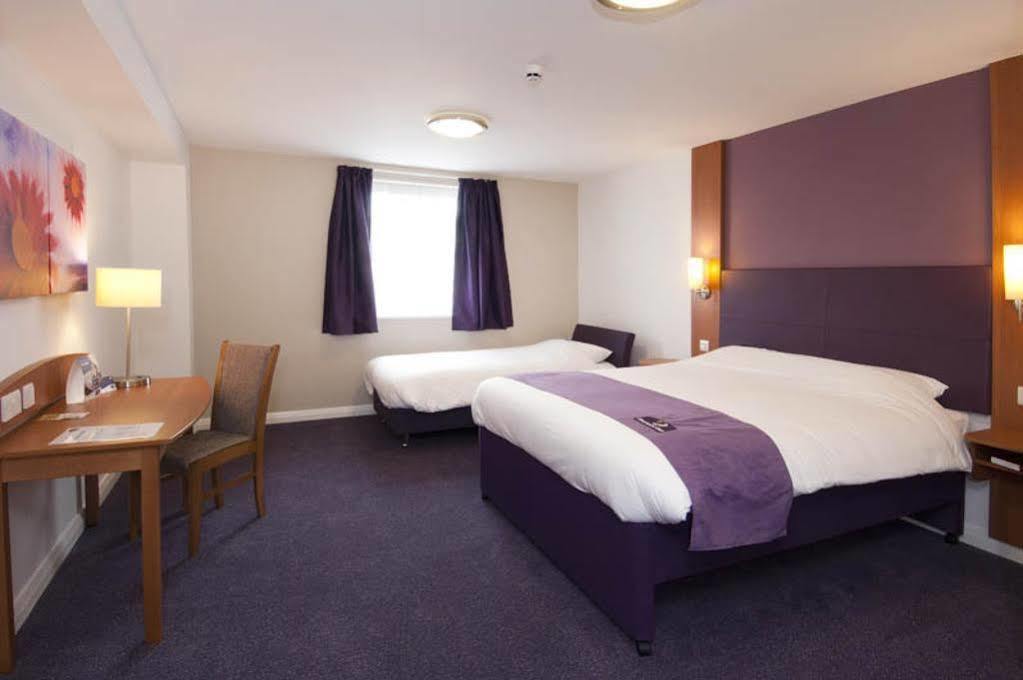 Premier Inn กรีน็อค ภายนอก รูปภาพ