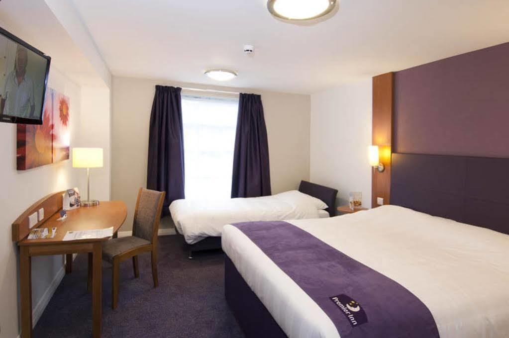 Premier Inn กรีน็อค ภายนอก รูปภาพ