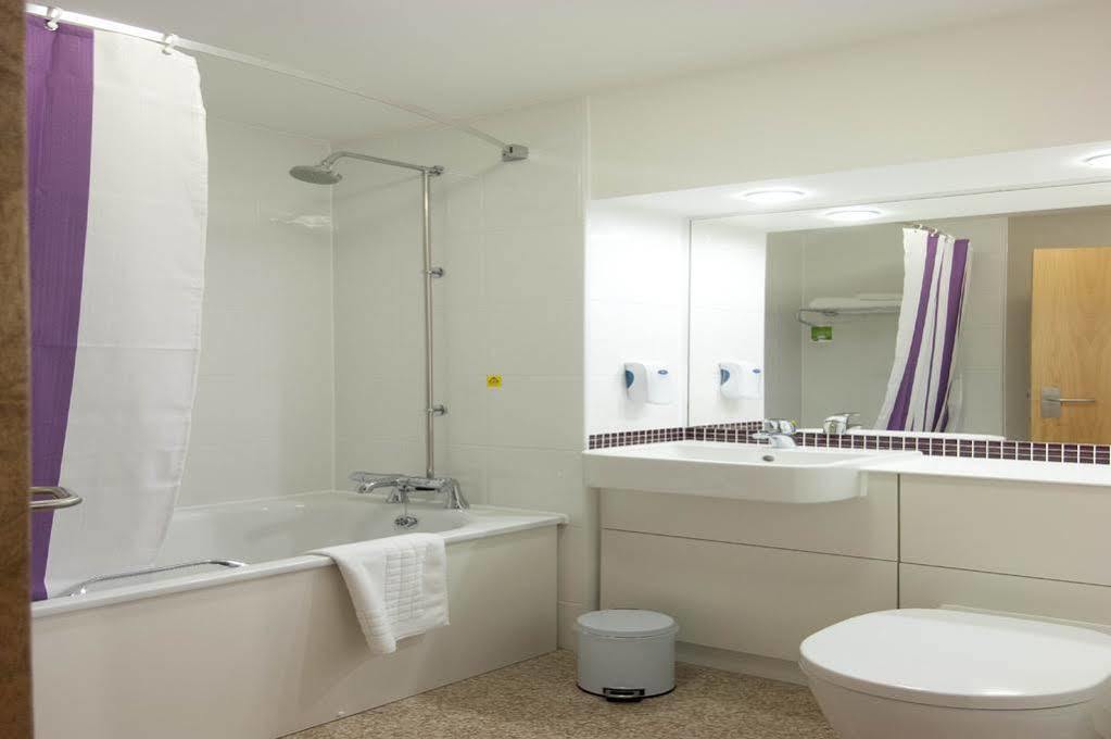 Premier Inn กรีน็อค ภายนอก รูปภาพ